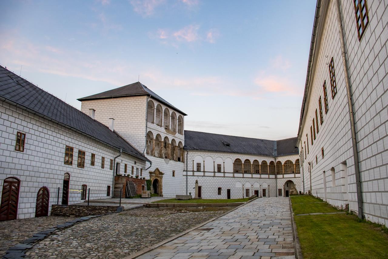zámek Kolštejn - hotel Chateau Goldenstein Branná Exterior foto