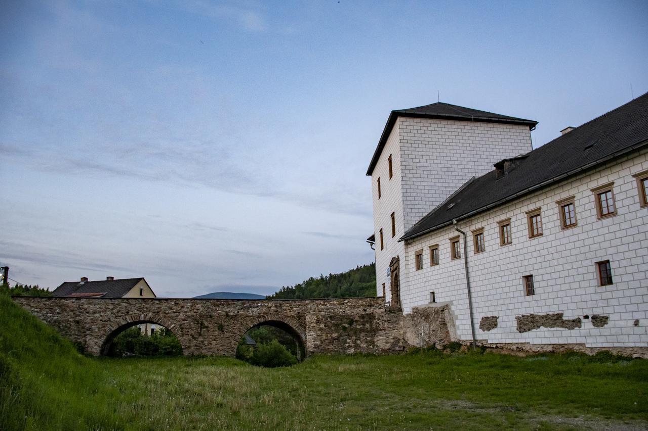zámek Kolštejn - hotel Chateau Goldenstein Branná Exterior foto